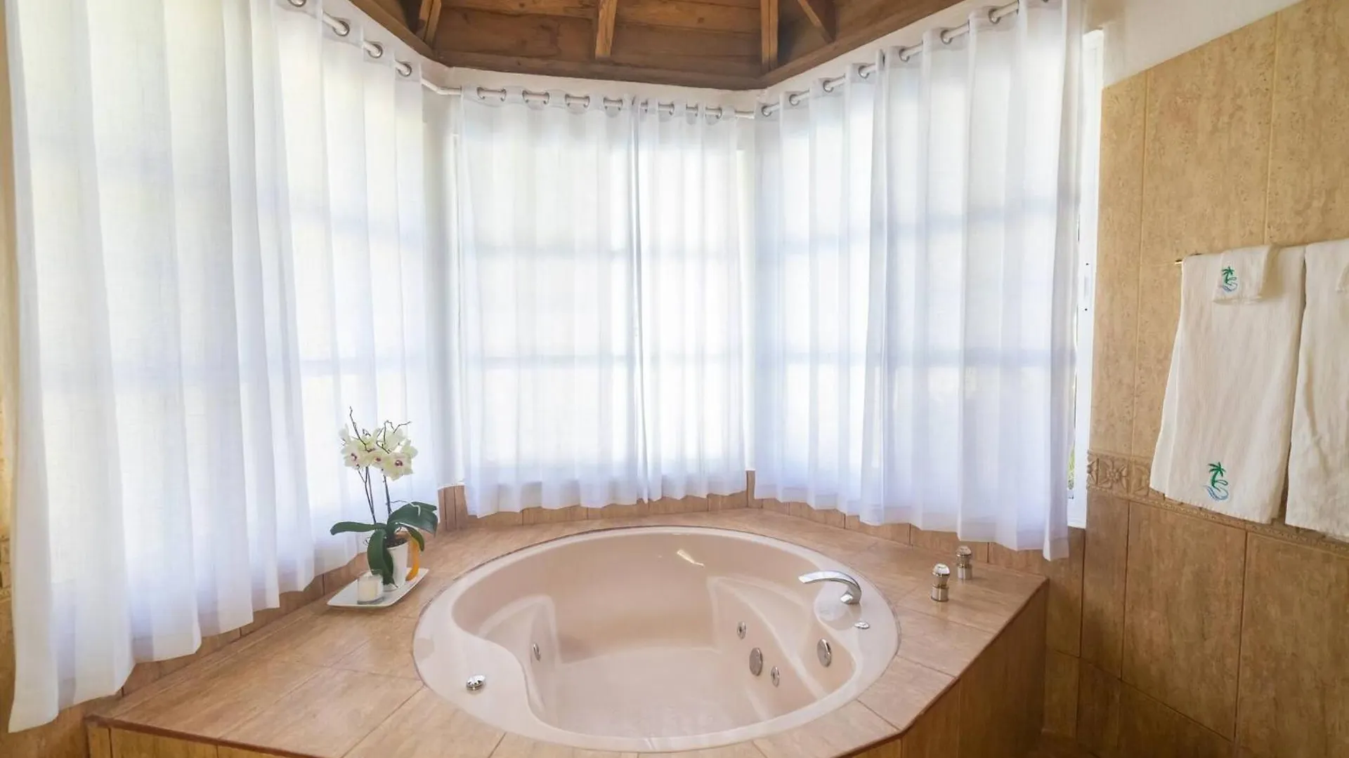Вилла Casati Pearl House, Big House With Private Pool Бомбита 0*,